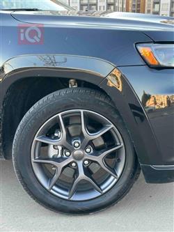 جیپ گراند شیرۆکی